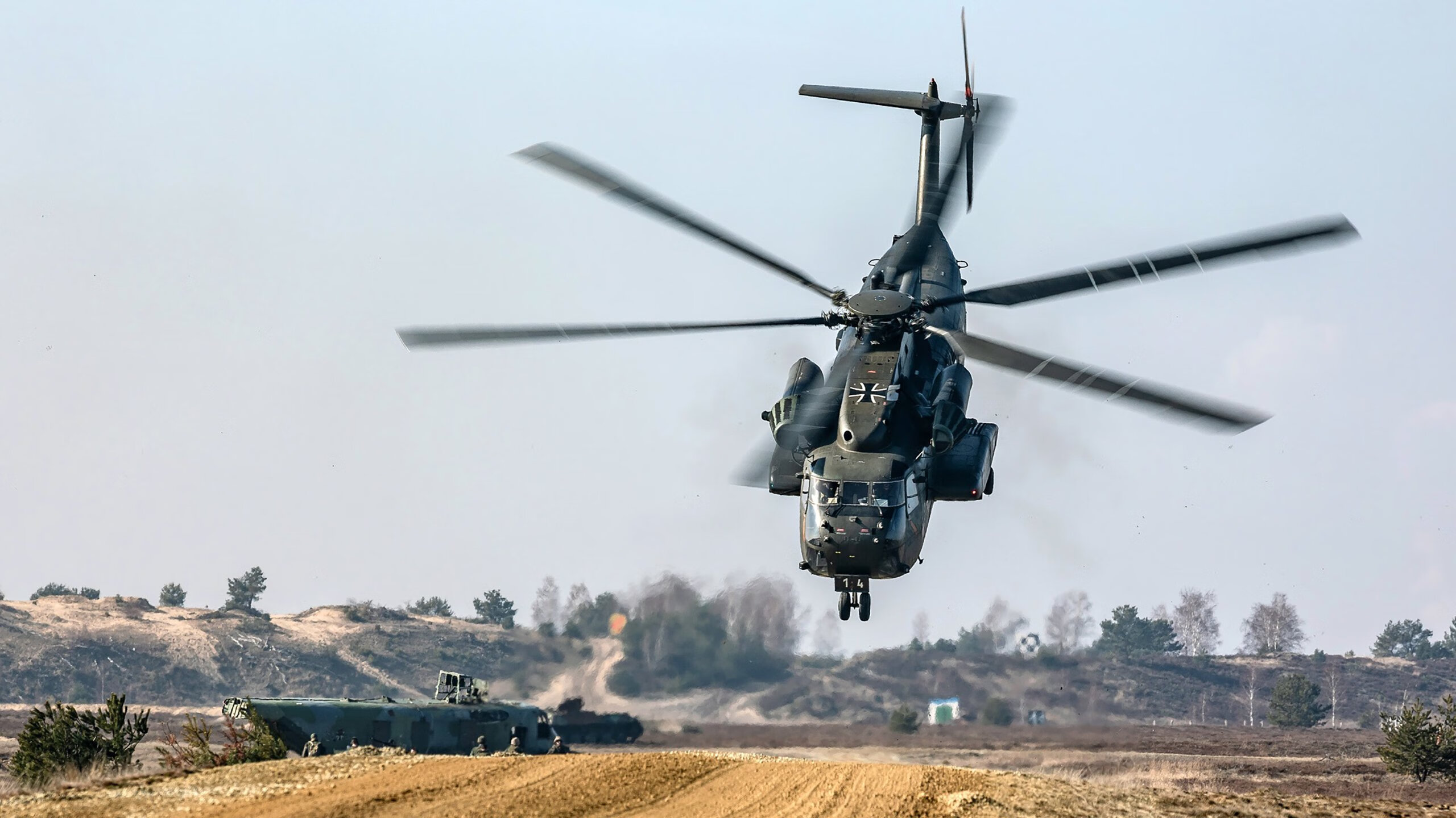 爱游戏娱乐-太阳加强轮换深度布克得到更多休息时间